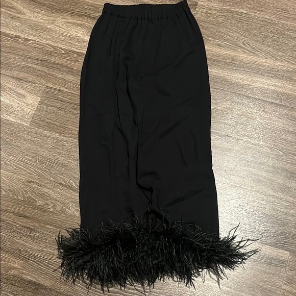 Chic Black Skirt with Feather Trim - Picture 1 of 1